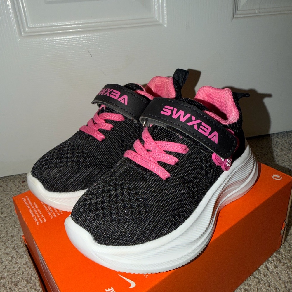Sneakers - Toddler Girls - Picture 2 of 4
